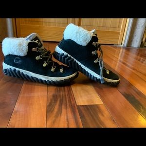 Sorel snow shoes size 5